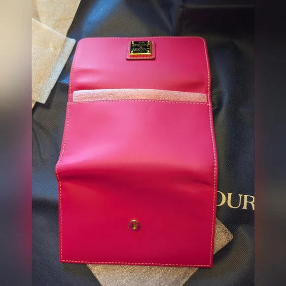 New Dooney & Bourke Wexford Leather Flap Wallet in Magenta 6" - Picture 4 of 9